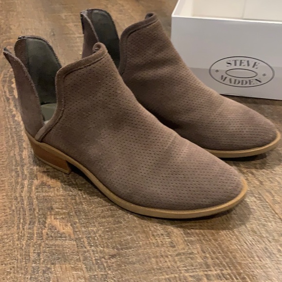 Steve Madden brown suede ankle booties, size 7.5 - Picture 3 of 4